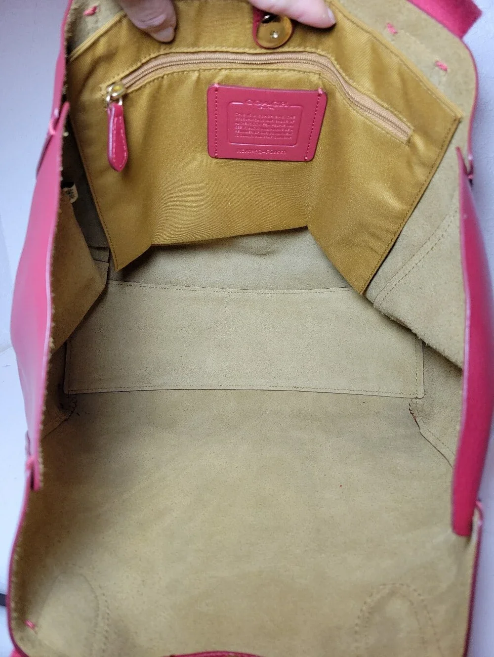 Coach Red Pebbled Derby Tote Shoulder Bag Gold Logo Magnetic Close Lined Pockets